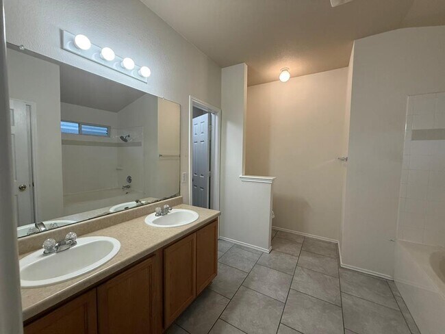 Building Photo - 2721 Breezy Point Cove