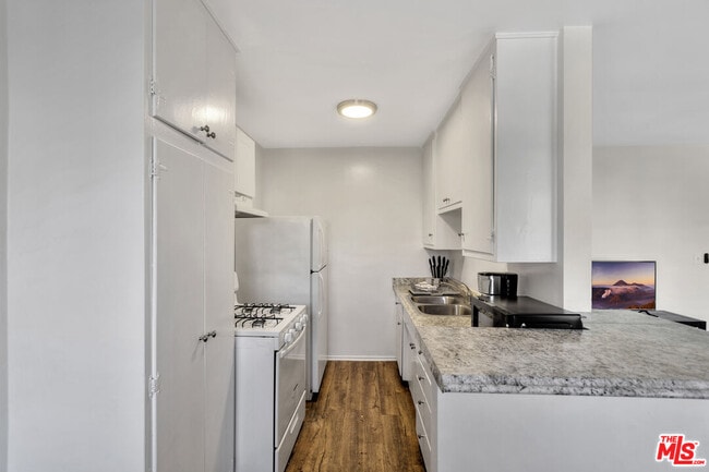 Building Photo - 932 Wilcox Ave