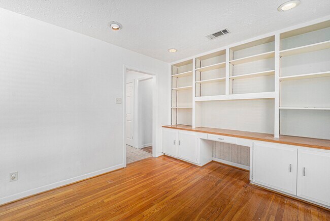 Building Photo - 1720 Libbey Dr