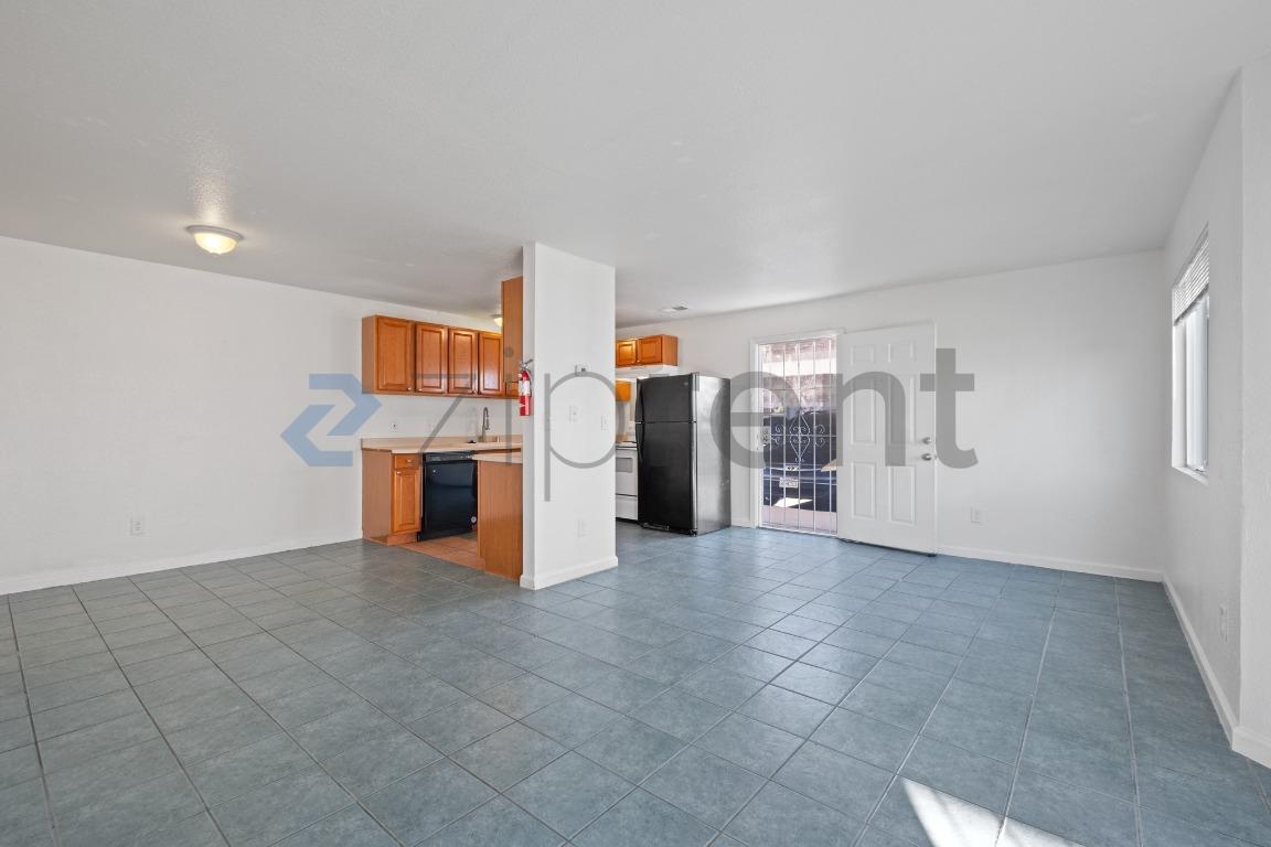 Building Photo - 417 1st St