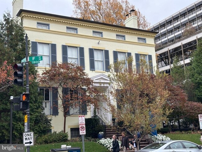 Building Photo - 522 21st St NW