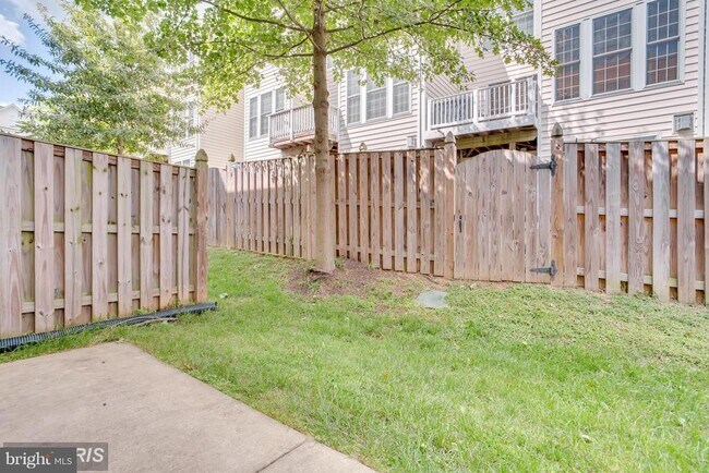 Building Photo - 2159 Oberlin Dr