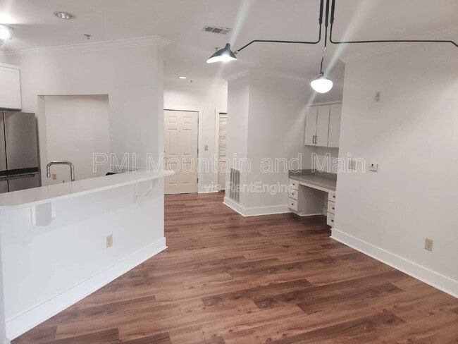 Building Photo - 9 Kenilworth Knolls