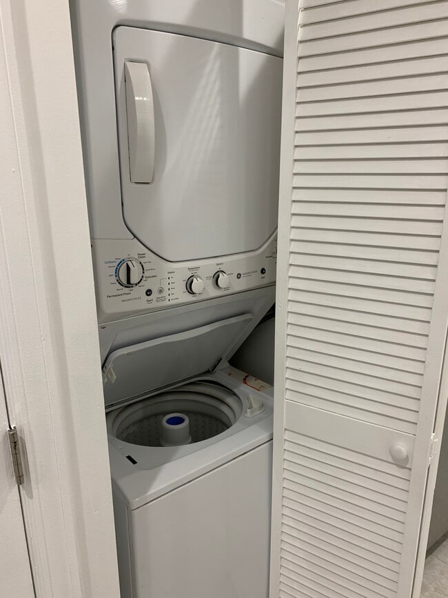 Washer/Dryer In Unit - 72 Spring St