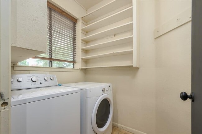 Building Photo - 14501 Blue Jay Point