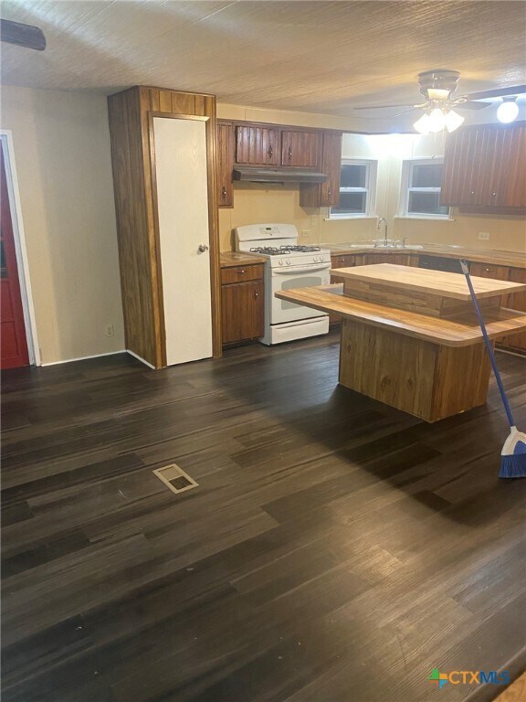 Building Photo - 5576 Helm Ln