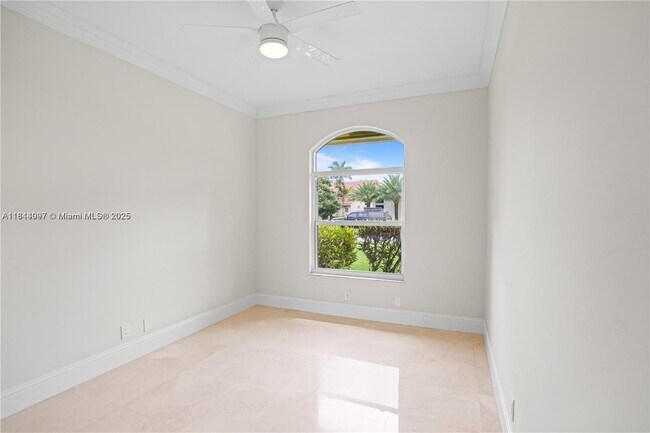 Building Photo - 720 Cypress Pointe Dr W