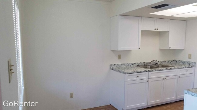 Building Photo - 2 br, 1 bath House - 513 N 40th Ave #8