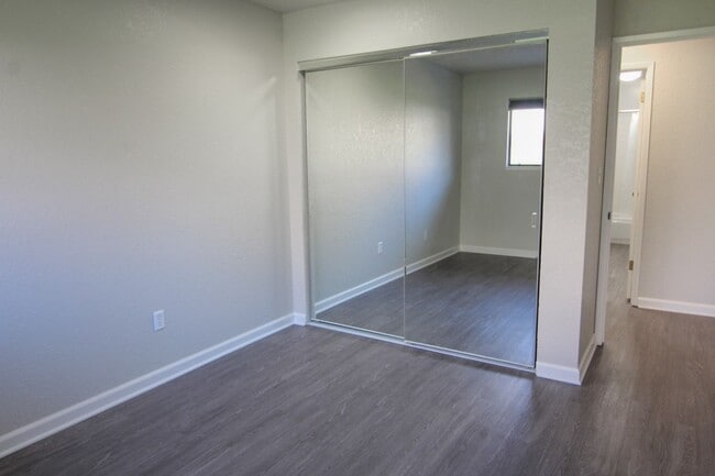 Building Photo - Remodeled Redding Condo!