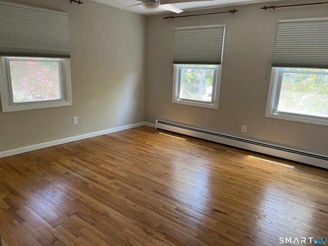 Building Photo - 476 Wilson St