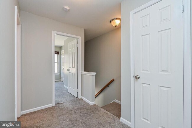 Building Photo - 105 Sunny Hill Ct