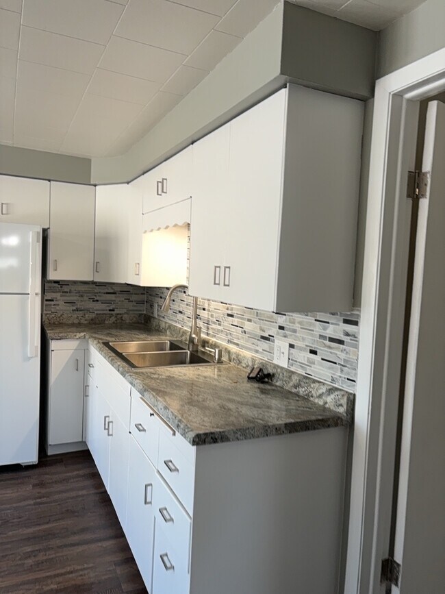 Building Photo - 520 E Washington St