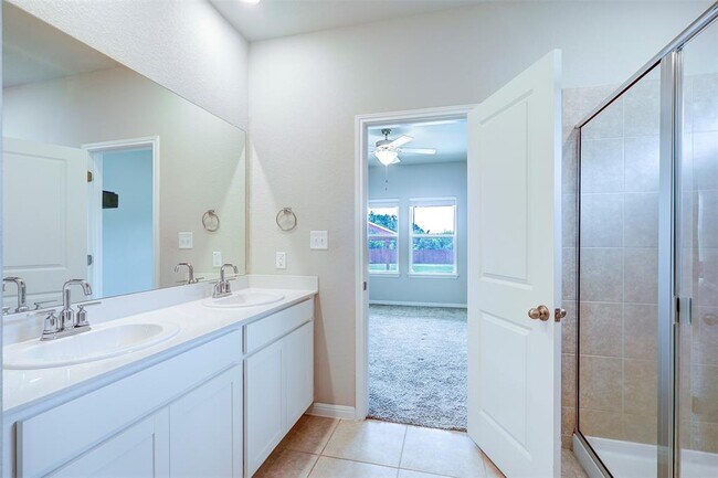 Building Photo - 521 Mossy Rock Dr