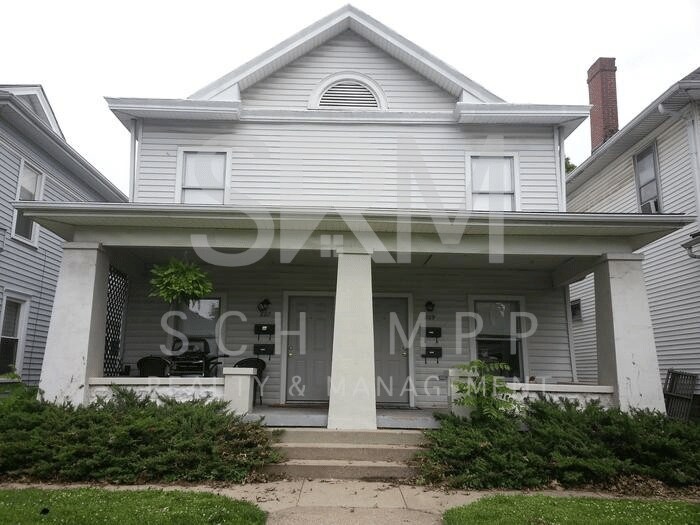 Building Photo - 809 E Maple St