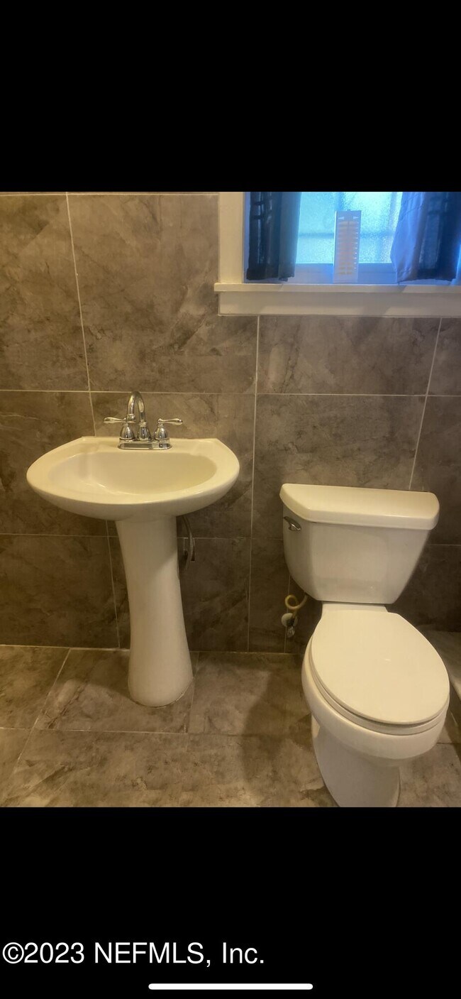 Building Photo - 5557 Floral Ave