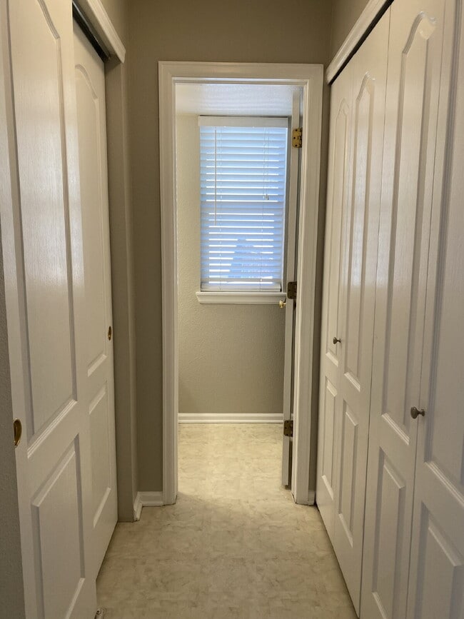 Building Photo - Highlands Ranch Home Available Now!