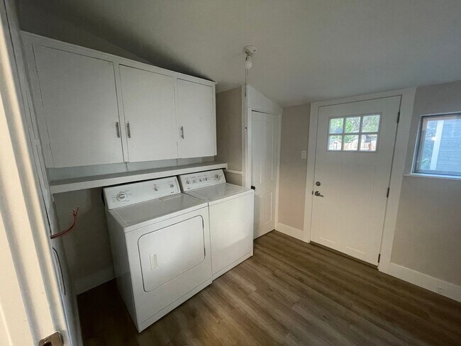 Building Photo - 520 16th St