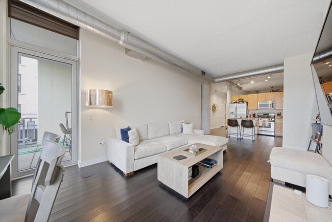 Building Photo - 720 N Larrabee St