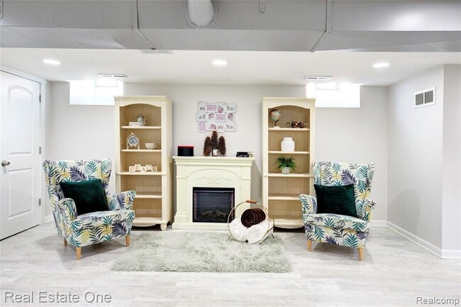 Building Photo - 8126 Dale St