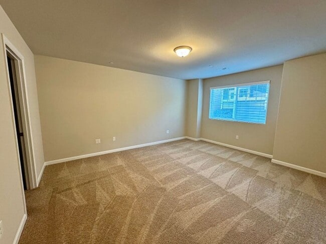 Building Photo - Air Conditioned Beautiful Home in Lynnwood