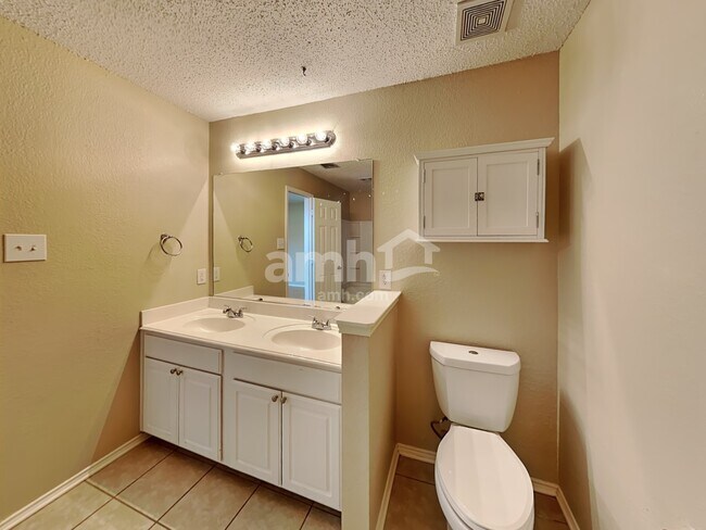 Building Photo - 2936 Wild Oak Ln