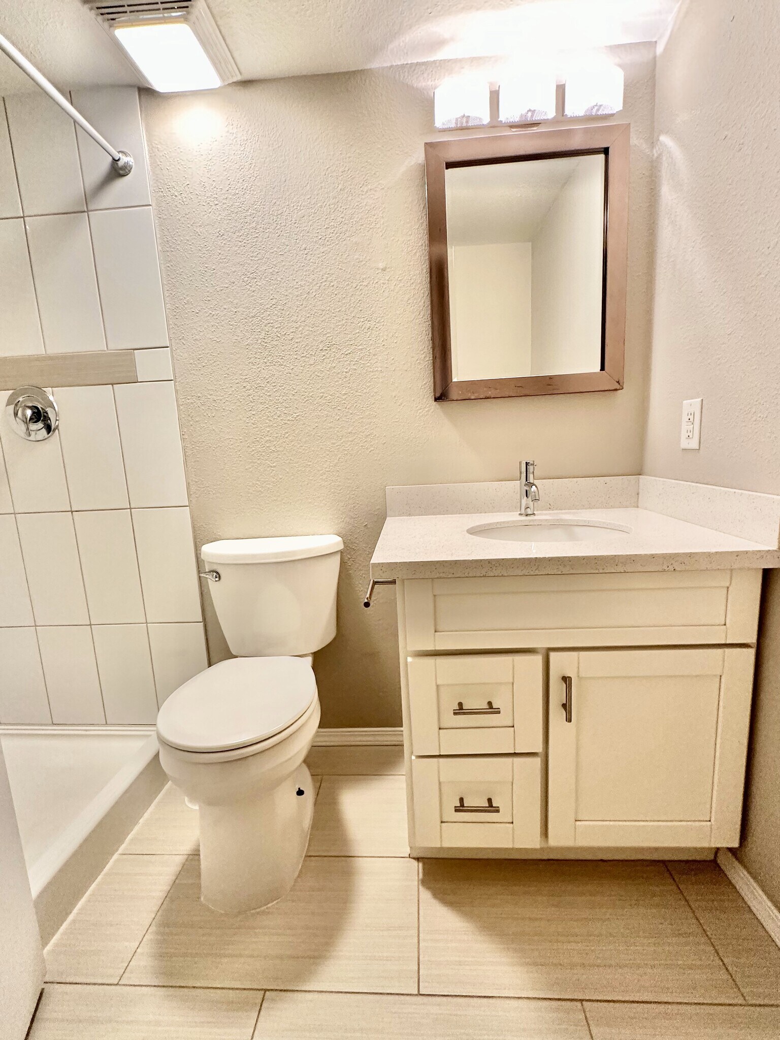 Attached 3/4 bath to bedroom #2 - 14537 NE 40th St