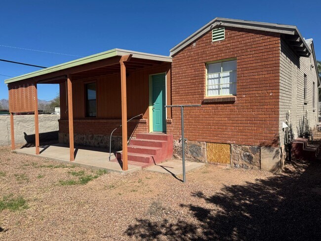 Building Photo - 902 S Fremont Ave