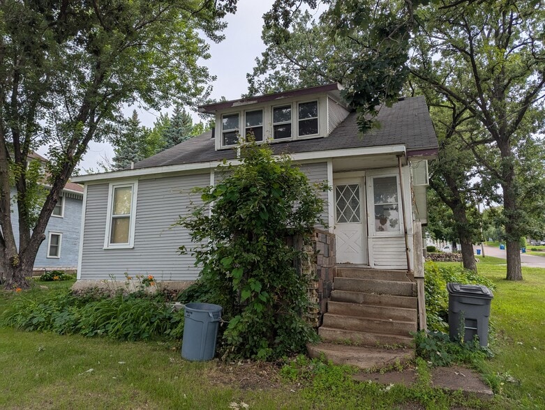 Building Photo - 601 2nd Ave S
