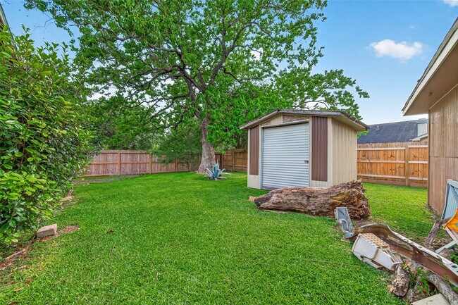 Building Photo - 7403 Shady Vale Ln