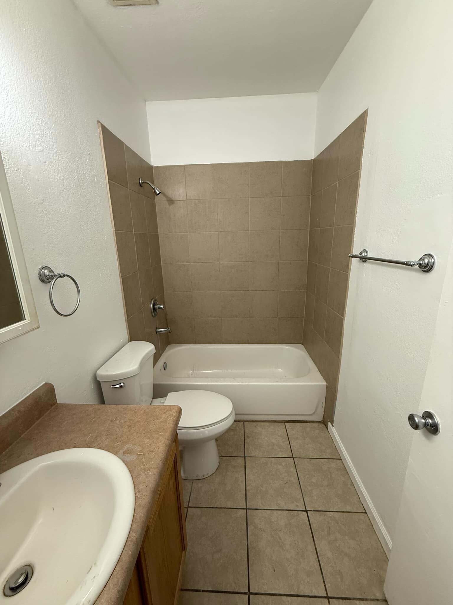 Building Photo - 2419 N Geronimo Ave