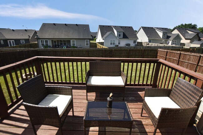 Building Photo - Pet Friendly Three Bedroom!