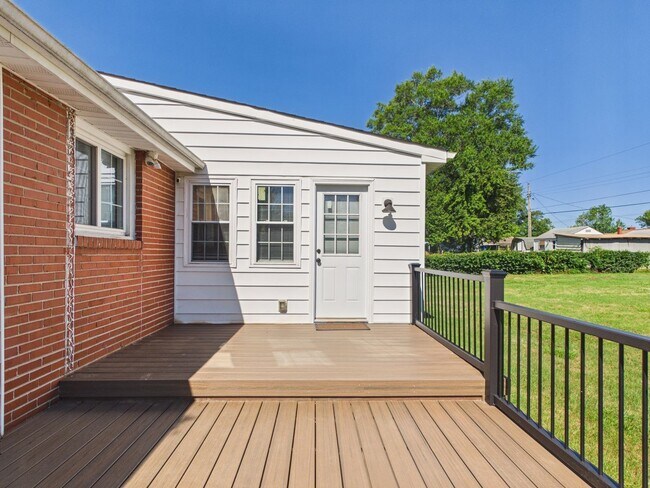 Building Photo - 3114 Glenoa Rd