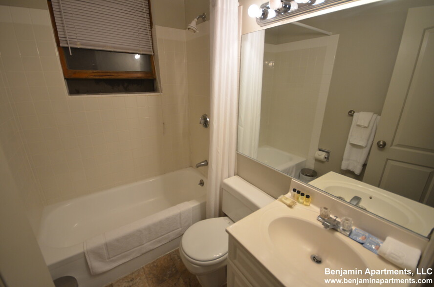 Building Photo - 17 Garrison St