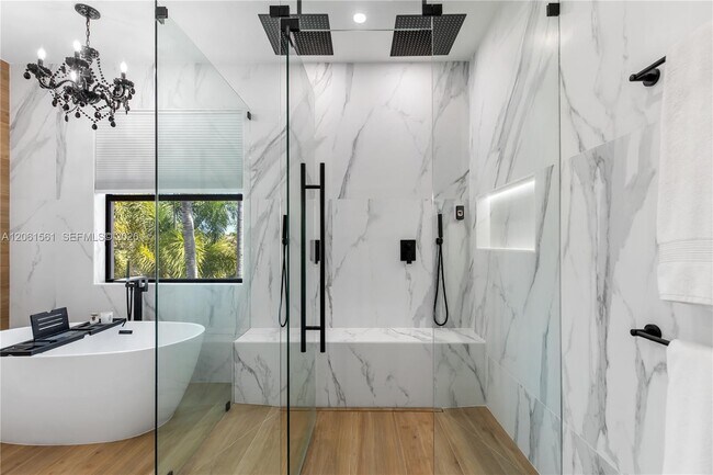 Building Photo - 9529 Eden Roc Ct