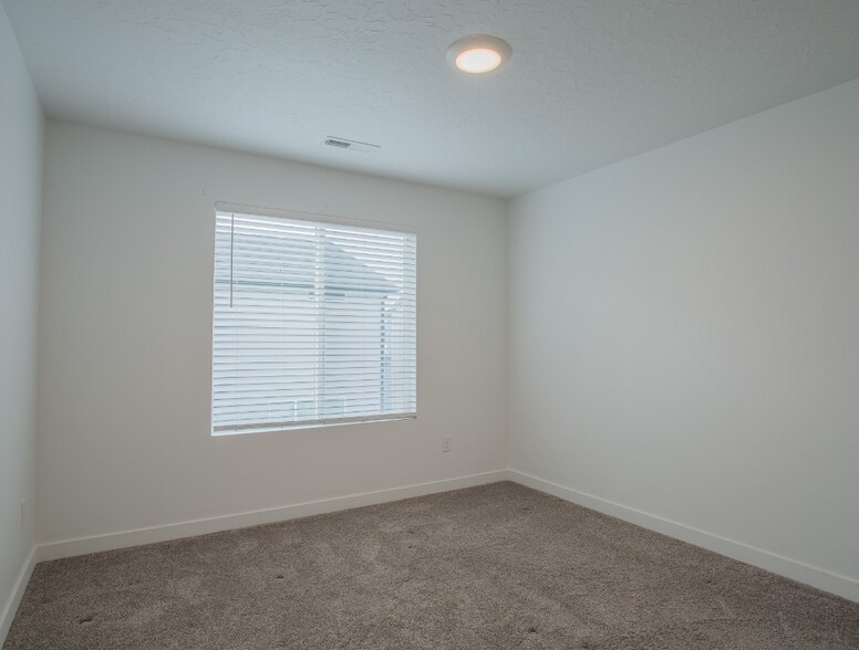 Building Photo - 3761 S Gold Bank Dr