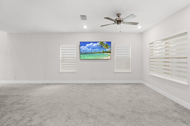 Building Photo - 692 NE Turtleback Trail