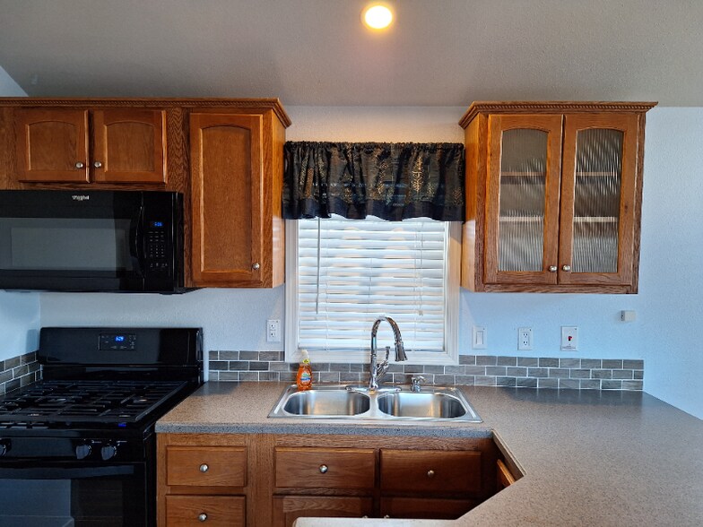 Building Photo - 3841 N Cascade Ave