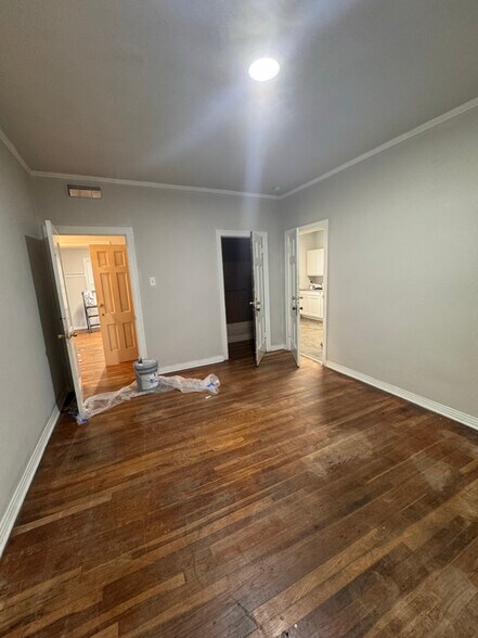 Building Photo - 118 Broadbent Ave