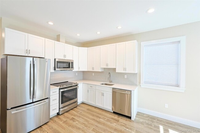 Building Photo - 197 Grand St