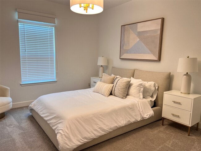 Building Photo - 176 Sweeping Valley Dr