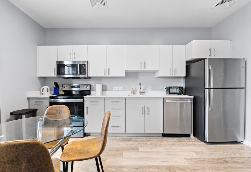 Building Photo - 95 Broadway-SI ID1240362P