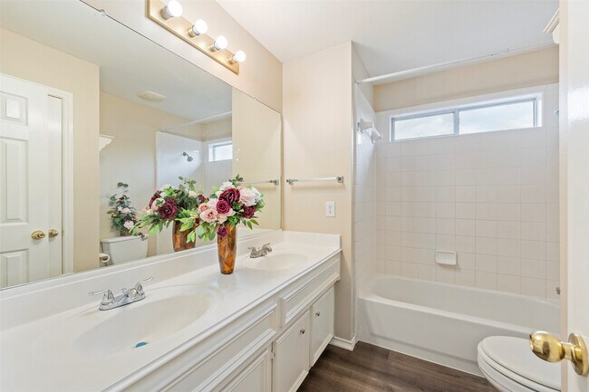 Building Photo - 7218 Broadelm Dr