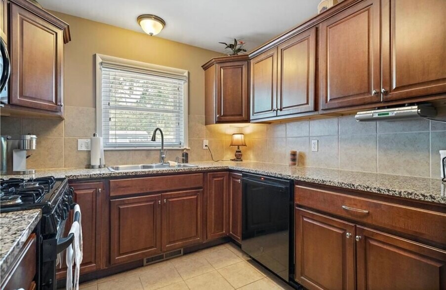 Building Photo - 8541 Riggs St