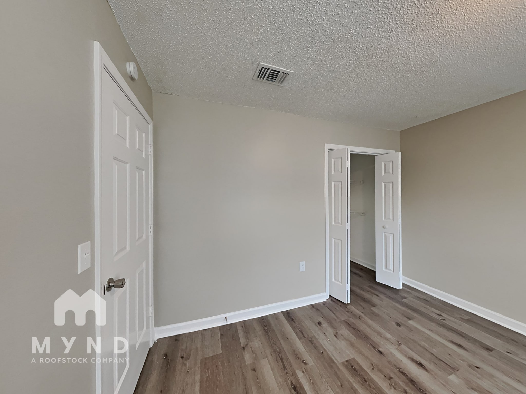 Building Photo - 208 Oak Cir N