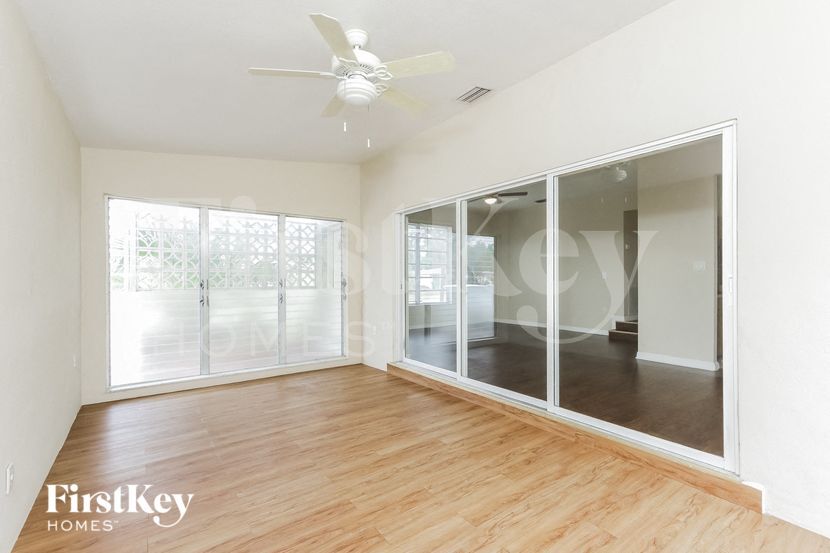 Building Photo - 22363 Catherine Ave