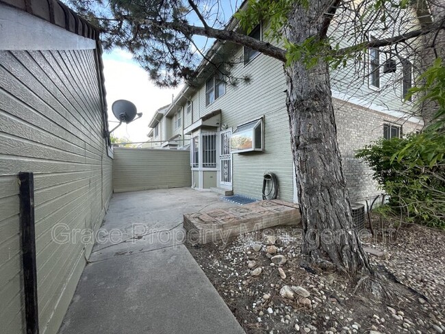 Building Photo - 2351 Ranch Dr