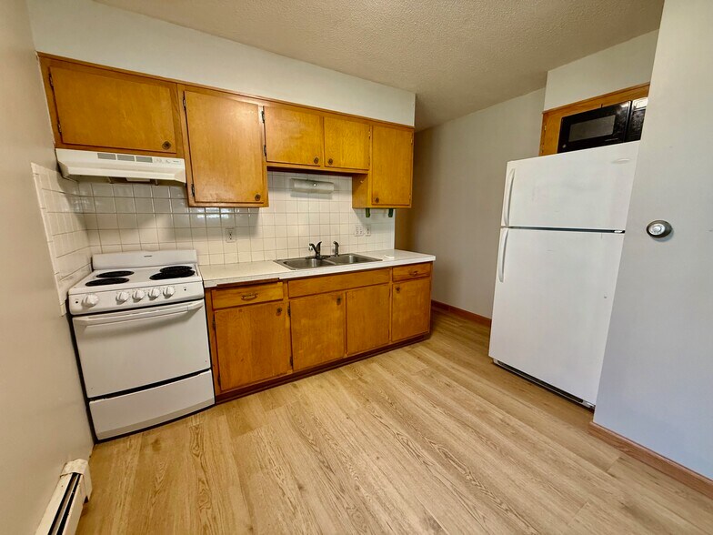 Building Photo - 818 5th St NW