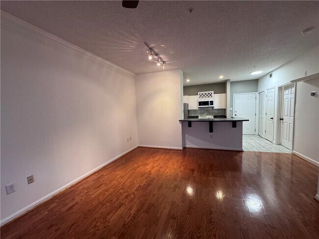 Building Photo - 955 Juniper St NE