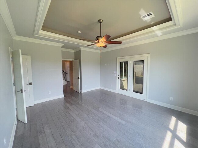 Building Photo - 424 Seville Dr