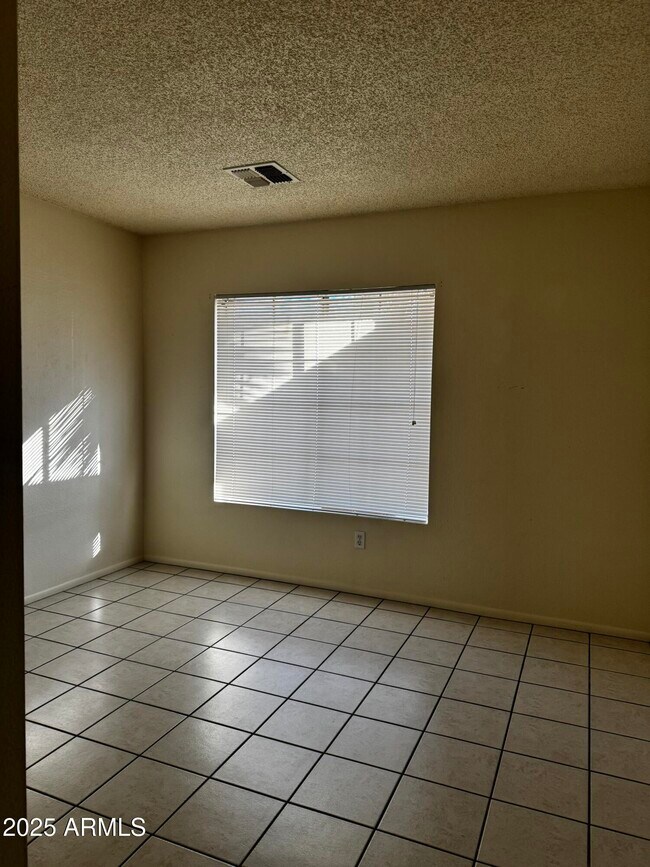 Building Photo - 10830 W Diana Ave